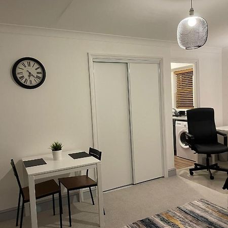 Ferienwohnung Stunning Studio Flat - Free Parking - 3 Min From Sutton Station Exterior foto