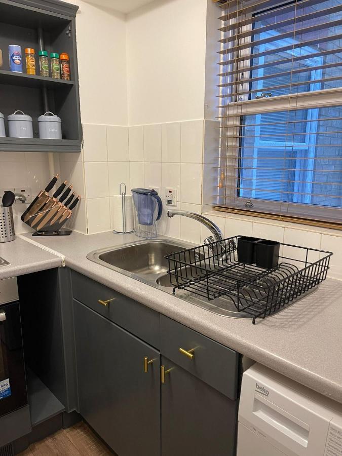Ferienwohnung Stunning Studio Flat - Free Parking - 3 Min From Sutton Station Exterior foto
