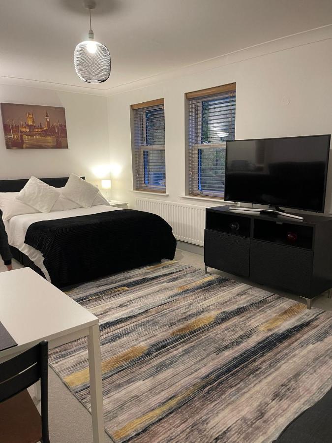 Ferienwohnung Stunning Studio Flat - Free Parking - 3 Min From Sutton Station Exterior foto