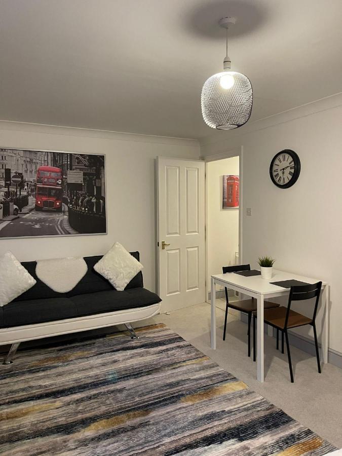 Ferienwohnung Stunning Studio Flat - Free Parking - 3 Min From Sutton Station Exterior foto